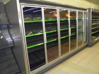 Almacenes de equipos para tiendas de muebles estanterías vitrinas refrigeradas Polonia