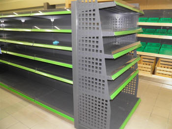 Almacenes de equipos para tiendas de muebles estanterías vitrinas refrigeradas Polonia