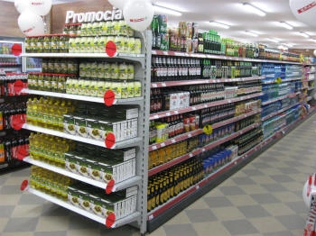 estantería productos premium artículos lujo